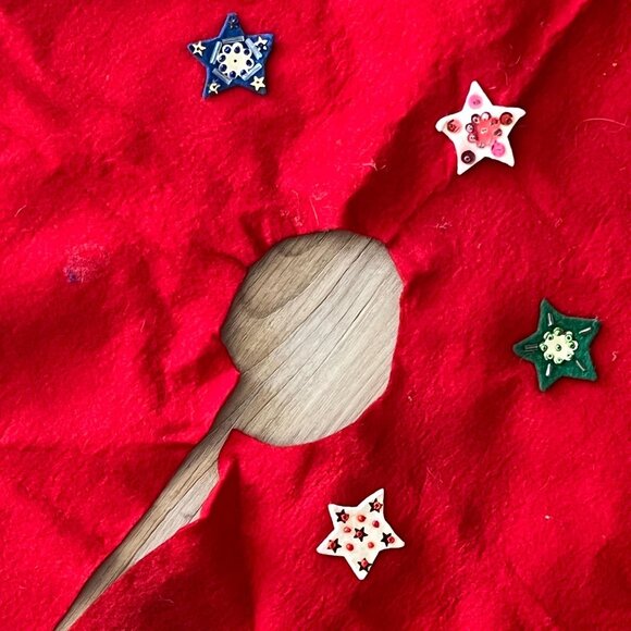 Vintage Handmade Felt Christmas Tree Skirt // Red & Green Pompom Trim - Picture 8 of 8